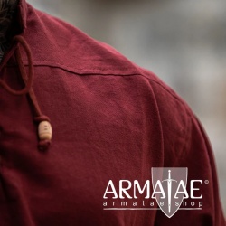 Leonardo Carbone Mittelalterhemd Ansbert Rot 2024r bei Armatae.shop