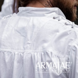 Mittelalterhemd mit Oesen Adrian Weiß 2022w von Leonardo Carbone bei Armatae.shop