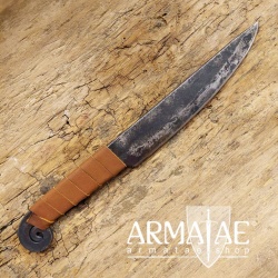 Dekoratives Outdoor Jagdmesser aus Kohlenstoffstahl 701036 auf https://armatae.shop