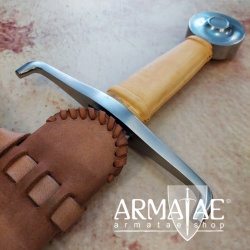 S.P.Q.R. Einhandschwert in Wunschfarbe inkl. Lederscheide und Gürtel auf https://armatae.shop