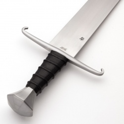 Einschneidiges Schwert aus der Royal Armouries Collection auf https://armatae.shop