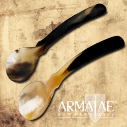 Formschöne, sauber verarbeitete Löffel aus poliertem Horn im 2er-Set auf https://armatae.shop