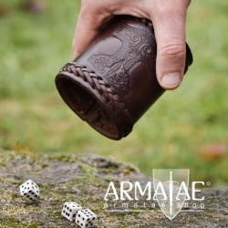 Würfelbecher aus Leder - Handarbeit - mit geprägtem Mjölnir - Thors Hammer - https://armatae.shop