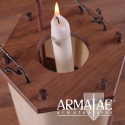 Laterne aus Holz mit Pergament / Rohhaut -Bespannung und Kerzenlift sowie Tragebügel auf https://armatae.shop