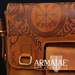 Nordische Leder-Umhängetasche mit Vegvísir-Motiv 4