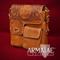 Nordische Leder-Umhängetasche mit Vegvísir-Motiv 6