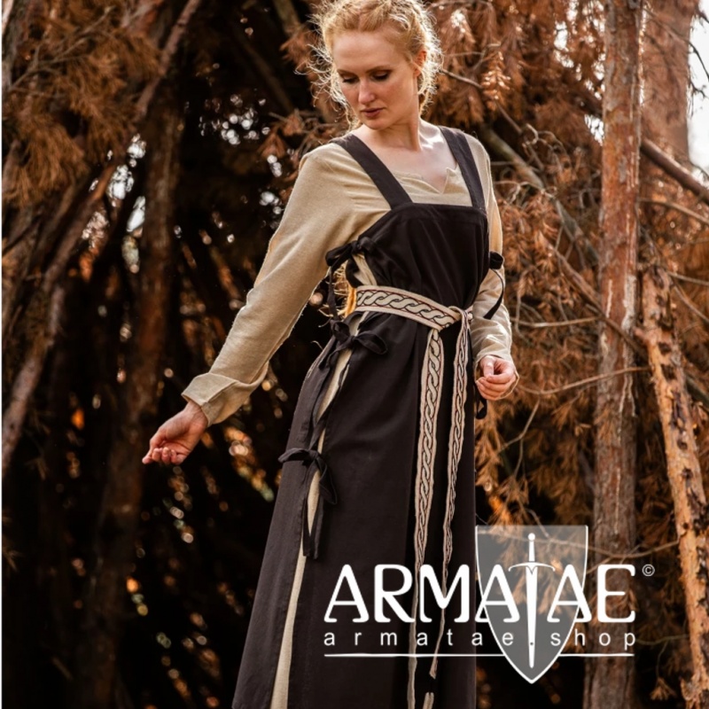 Überkleid "Hildegard" Braun auf https://armatae.shop