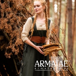 Überkleid "Hildegard" Grün auf https://armatae.shop