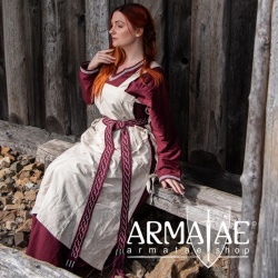 Überkleid "Hildegard" Natur auf https://armatae.shop