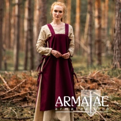 Überkleid "Hildegard" Rot auf https://armatae.shop