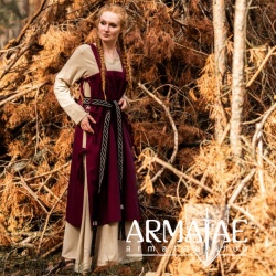 Überkleid "Hildegard" Rot auf https://armatae.shop