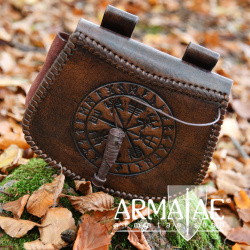 Gürteltasche mit Vegvisir-Prägung, Leder, Braun auf https://armatae.shop