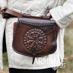 Gürteltasche mit Vegvisir-Prägung, Leder, Braun auf https://armatae.shop