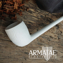 Traditionell gebackene Ton Tabakpfeife des 17. Jhd. Flamme auf https://armatae.shop