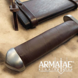 Meisterhand Schaukampfsax mit Lederscheide auf https://armatae.shop