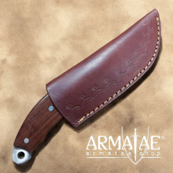 Outdoormesser aus Carbon-Chromstahl mit Lederscheide auf https://armatae.shop