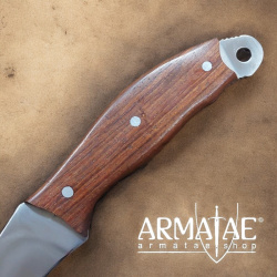 Outdoormesser aus Carbon-Chromstahl mit Lederscheide auf https://armatae.shop