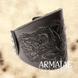 Lederarmband geprägt "Mjölnir" auf https://armatae.shop