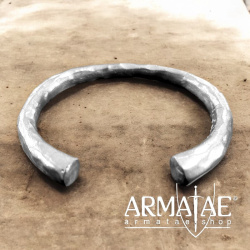 Germanischer Kolben Armreif Silber auf https://armatae.shop