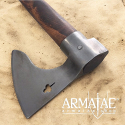 70 cm Schaukampf Reiteraxt aus HARDOX 450 Stahl mit Eschenstiel auf https://armatae.shop