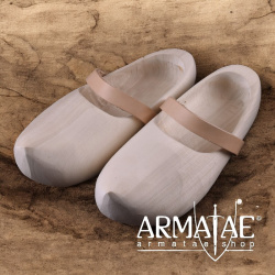 Holzschuhe est 1300 aus Pappelholz mit Lederriemen auf https://armatae.shop