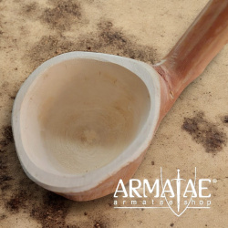 Handgefertigte Wasserkelle aus Holz bei https://armatae.shop