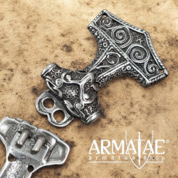 Mächtige Schließe Mjölnir Silberfarben auf https://armatae.shop