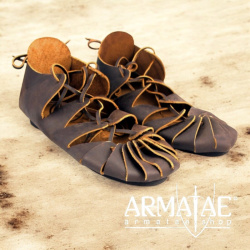 Bundschuhe Nubukleder braun auf https://armatae.shop