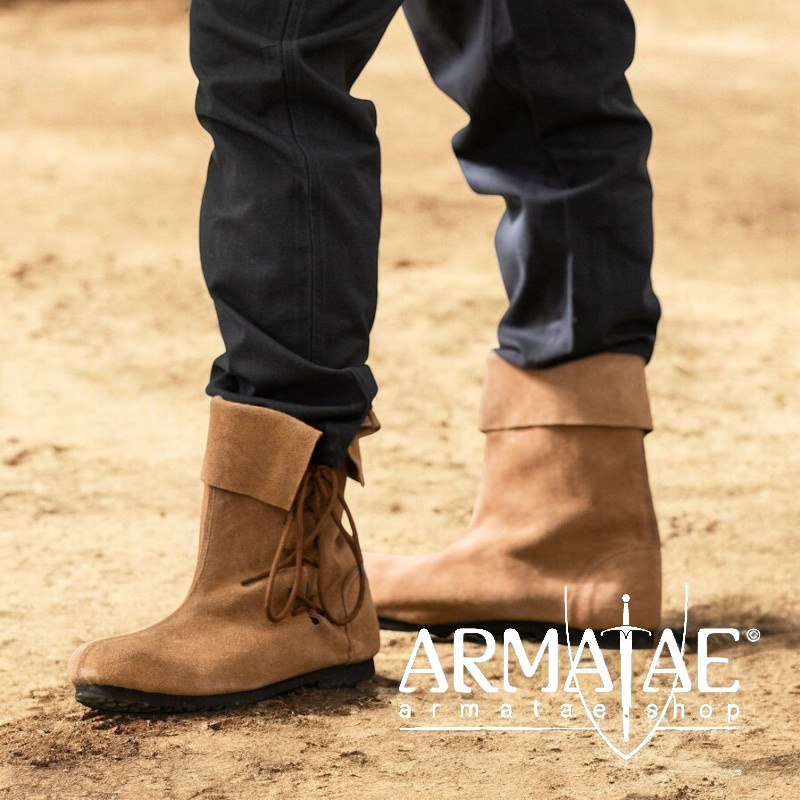 Stulpenstiefel "Sigurd" braun auf https://armatae.shop