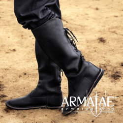 Leonardo Carbone Stiefel Tyra in Schwarz auf https://armatae.shop