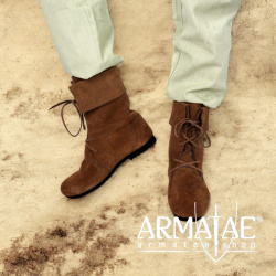 Mittelalterlicher Stiefel mit Stulpe "Aurin" Braun auf https://armatae.shop