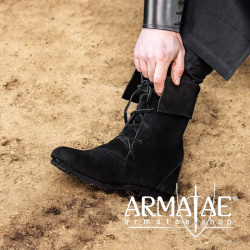 Mittelalterlicher Stiefel mit Stulpe "Aurin" Schwarz auf https://armatae.shop