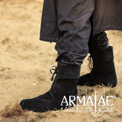 Mittelalterlicher Stiefel mit Stulpe "Aurin" Schwarz auf https://armatae.shop