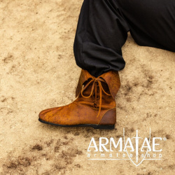 Mittelalter Stulpenstiefel aus Nubukleder Braun auf https://armatae.shop