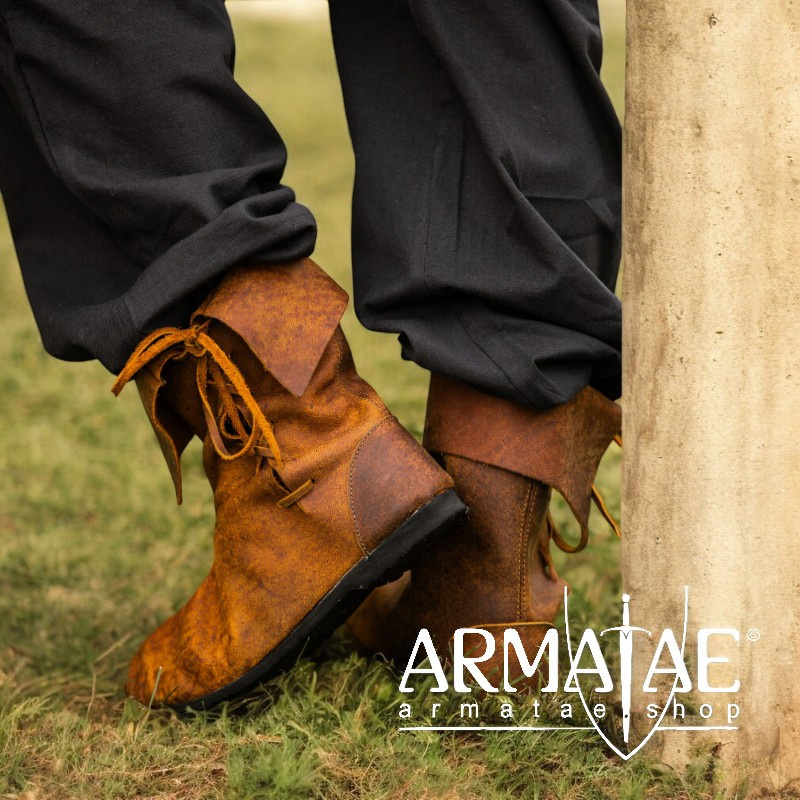 Mittelalter Stulpenstiefel aus Nubukleder Braun auf https://armatae.shop