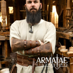 Armschützer Sindri aus Fettleder, Braun auf https://armatae.shop