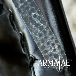 Leder Armschützer Balor mit Metall, Schwarz auf https://armatae.shop