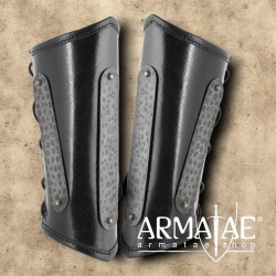 Leder Armschützer Balor mit Metall, Schwarz auf https://armatae.shop