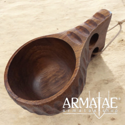 Handgearbeitete Guksi aus Akazienholz in 3 verschiedenen Varianten auf https://armatae.shop