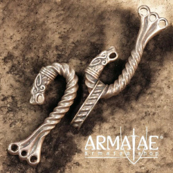 Keltischer Drachenumhangverschluss auf https://armatae.shop