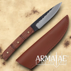 Damast Gebrauchsmesser mit Rosenholzgriff und Lederscheide auf https://armatae.shop