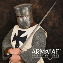 Antiker, mittelalterlicher Kreuzritterhelm mit gepolstertem Innenfutter auf https://armatae.shop
