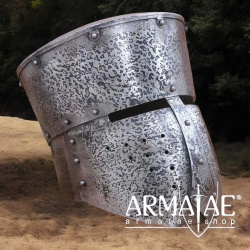 Antiker, mittelalterlicher Kreuzritterhelm mit gepolstertem Innenfutter auf https://armatae.shop
