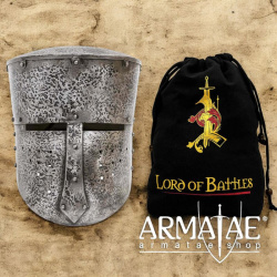 Antiker, mittelalterlicher Kreuzritterhelm mit gepolstertem Innenfutter auf https://armatae.shop