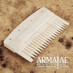 Authentischer mittelalterlicher Haarkamm - Handgefertigtes Accessoire aus echtem Knochen auf https://armatae.shop