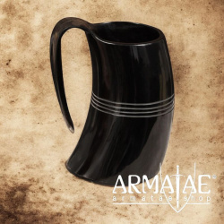 Handgefertigter Bierkrug aus echtem Ochsenhorn auf https://armatae.shop