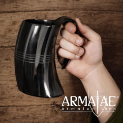 Handgefertigter Bierkrug aus echtem Ochsenhorn auf https://armatae.shop