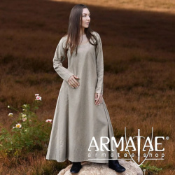 Historisches Kleid Astrid aus 100 % Leinen – Rundhalskleid für Frauen auf https://armatae.shop