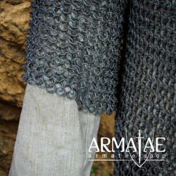 Kettenhemd Haubergeon – 10 mm vernietete Rundringe aus Stahl auf https://armatae.shop