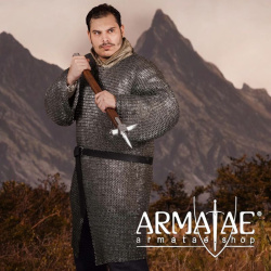 Kettenhemd Hauberk – 9 mm keilvernietete Flachringe aus Stahl auf https://armatae.shop